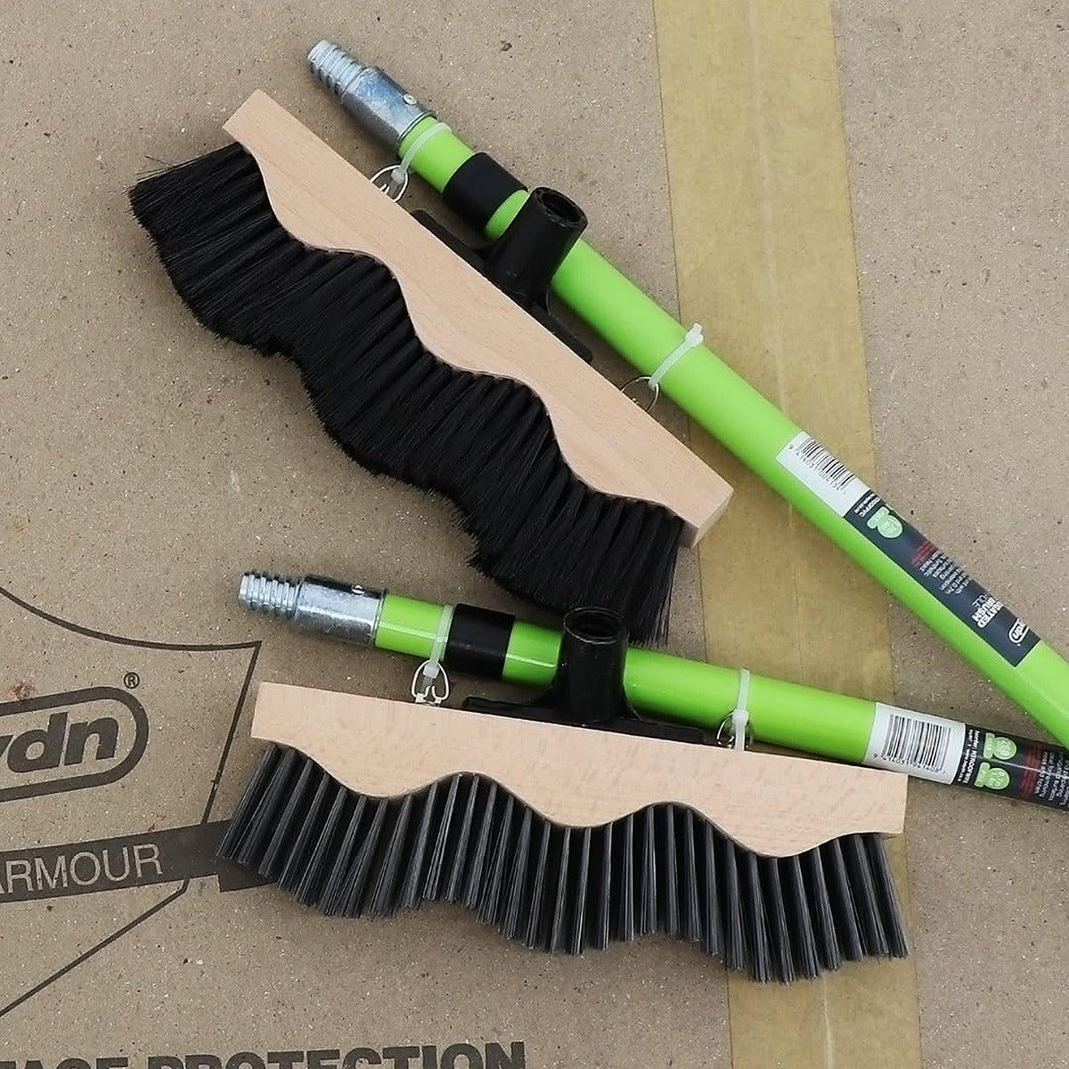 Corrugated Roof Wire Brush with Pole for Moss & Paint Removal
